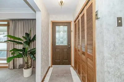 516 SPEEDVALE Avenue E, Guelph, ON N1E 1P4