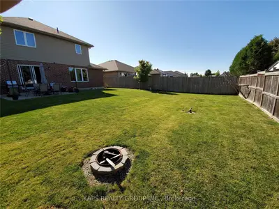 525 Foxwood Court, Sarnia, ON N7S 0A6