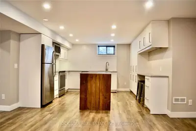 11 Barbara Street Lower, Brantford, ON N3R 5M9