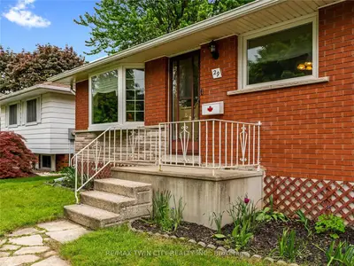 29 Acorn Lane, Brantford, ON N3R 3P3