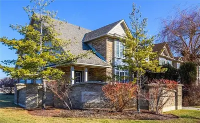 192 Livingston Avenue 5, Grimsby, ON L3M 5R7
