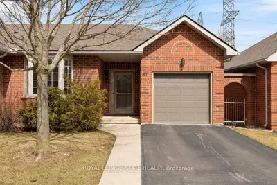 30 Northernbreeze Street 15, Hamilton, ON L0R 1W0