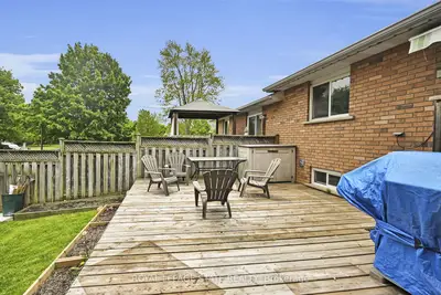 19 McMurray Street, Brantford, ON N3R 4H9