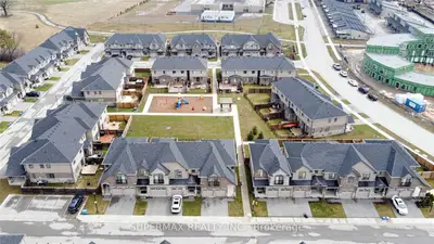 2040 SHORE Road 82, London South, ON N6K 0G3