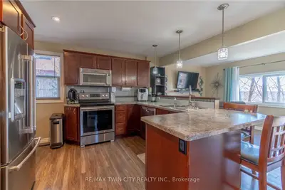 6 Wesley Avenue, Brantford, ON N3R 3X1