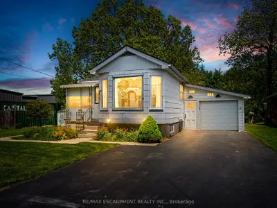 30 Fife Street E, Haldimand, ON N3W 1E7