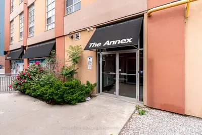 11 Rebecca Street 209, Hamilton, ON L8R 3H7