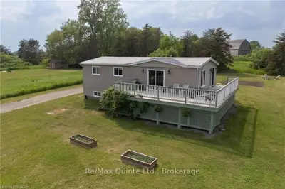 31 North Marysburgh Court, Prince Edward County, On K0k 2t0