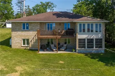 21b Peats Point Road, Prince Edward County, On K8n 4z7