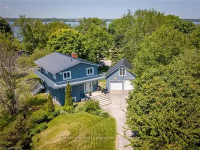 433 Island Road, Prince Edward County, On K0k 2t0
