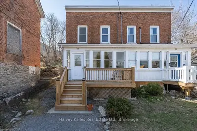 Att/Row/Townhouse in Prince Edward County