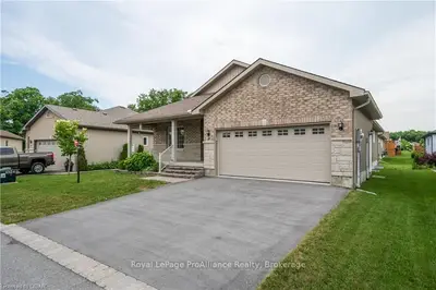 Detached in Prince Edward County