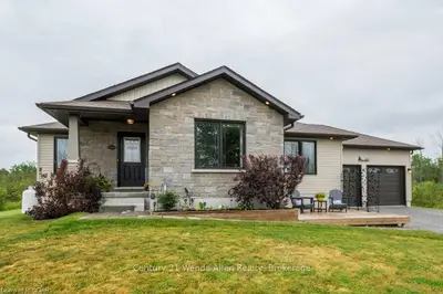 325 Black Road, Prince Edward County, On K0k 1w0