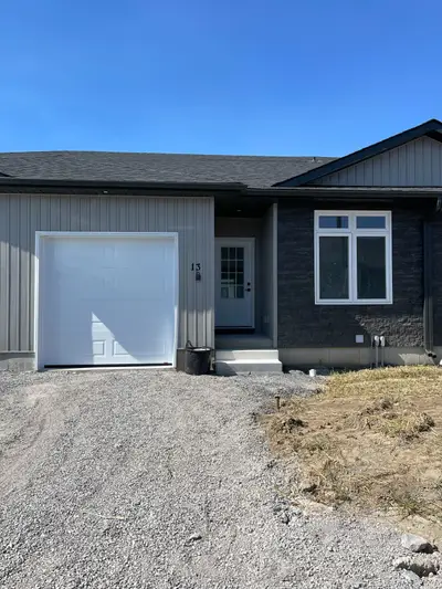 13 Dayton Court, Prince Edward County, On K0k 2t0