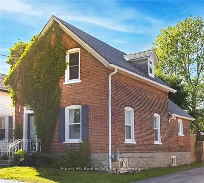 Detached in Prince Edward County