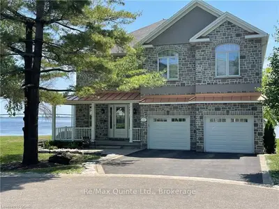 22 Kalnay Lane Road, Belleville, On K8p 5k7