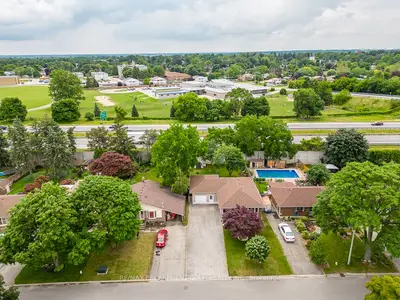 23 Wiltshire Drive, Brantford, ON N3R 5B1