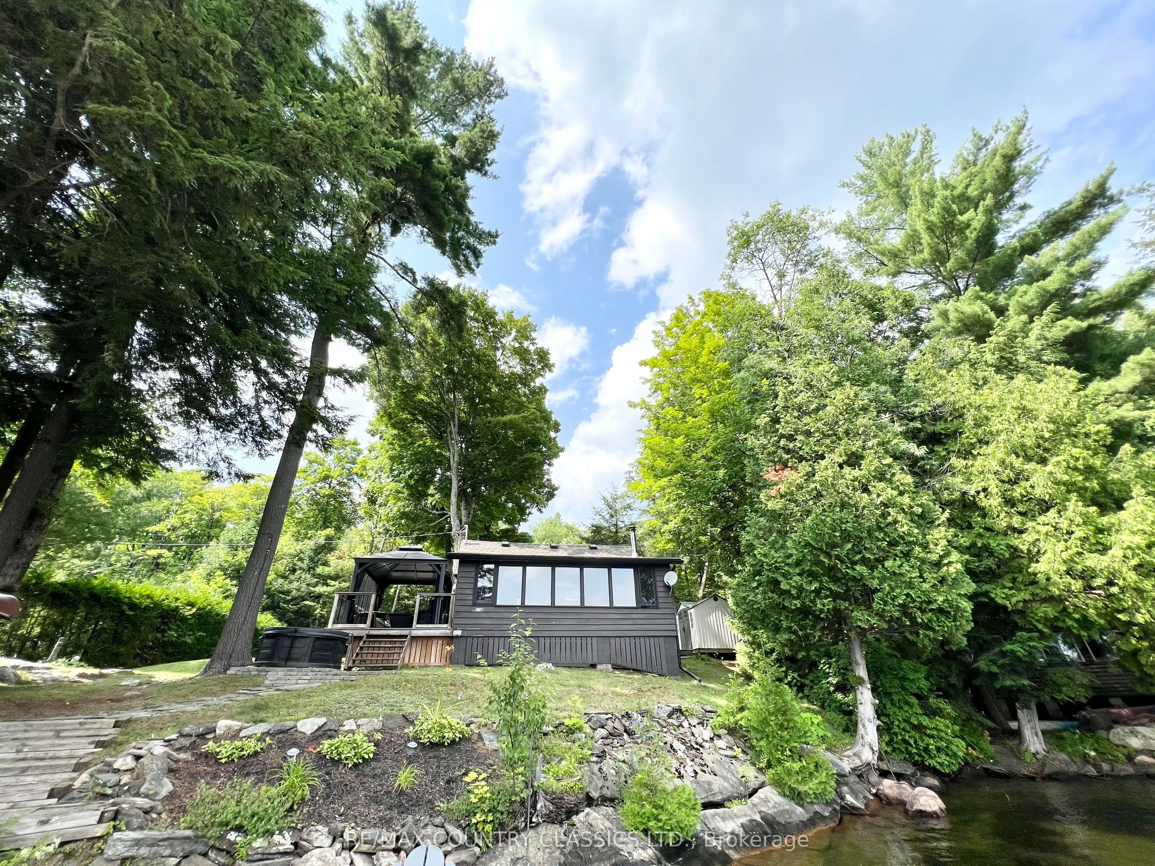 18 Lois Lane, North Kawartha, On K0l 1a0