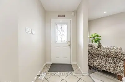 31 Gosling Gardens, Guelph, ON N1G 5J8