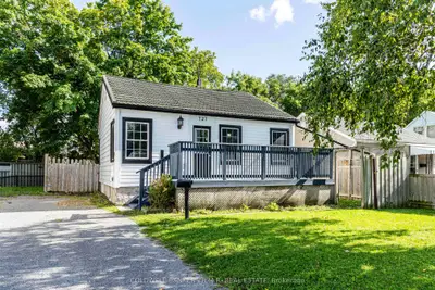 727 St Marys Street, Peterborough, On K9j 4h1