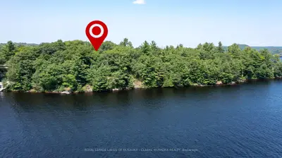 52 Scotts Point, Huntsville, ON P1H 1E8