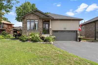265 1/4 Harris Street, Ingersoll, On N5c 1y5