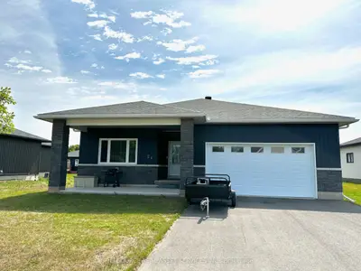 21 Bamagillia Street, Whitewater Region, On K0j 1k0
