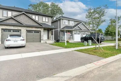812b Stonegate Drive, Woodstock, On N4v 1h6