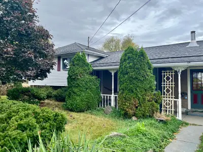 831 County Rd 5 Road, Prince Edward County, On K0k 2t0