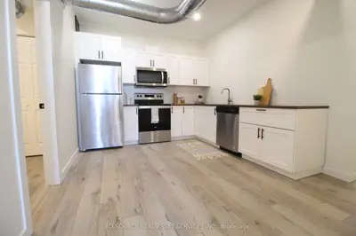2 Talbot Street S Unit 8, Essex, On N8m 1a7