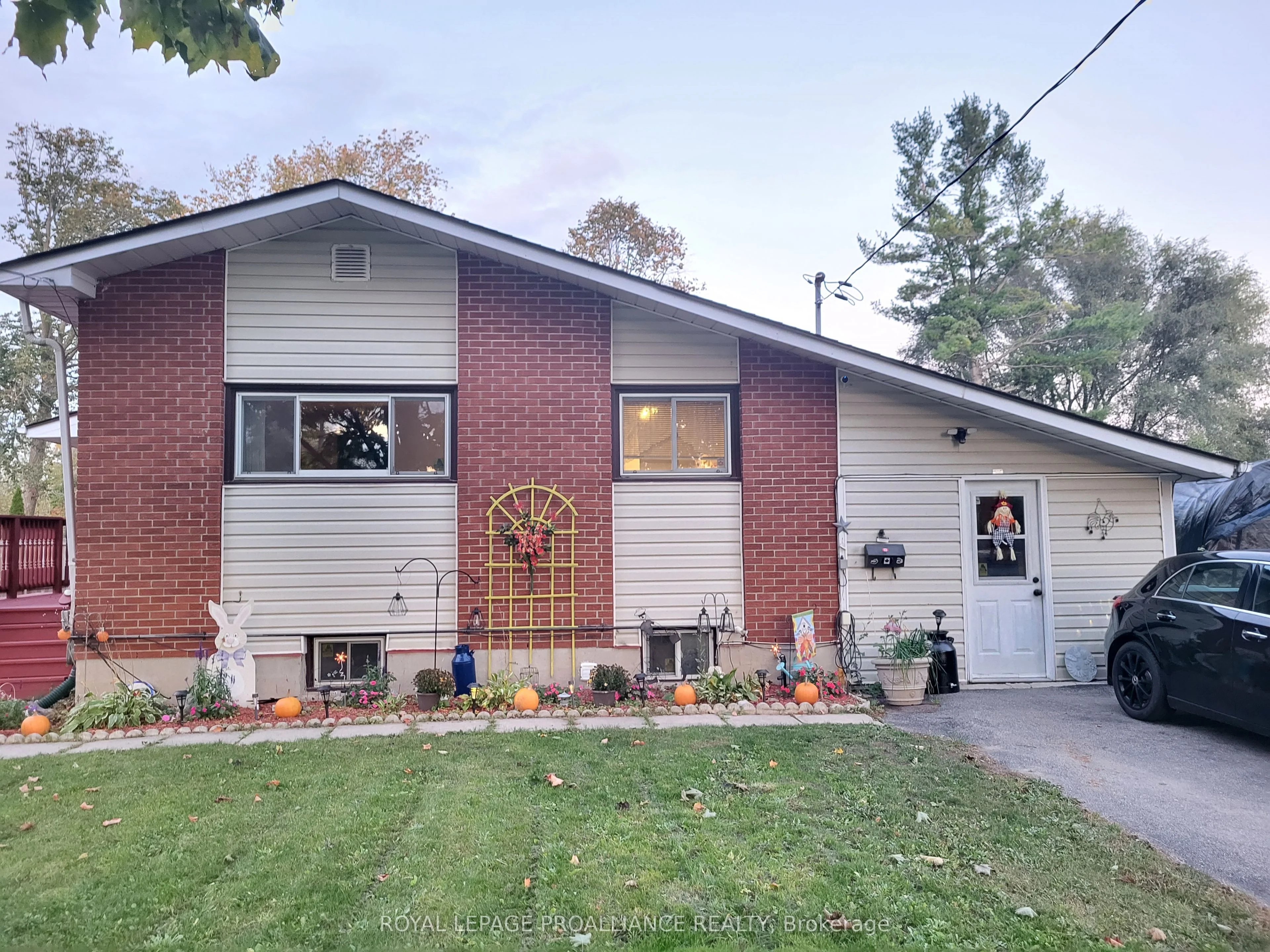 290 Catalina Drive, Quinte West, ON K8R 1C7