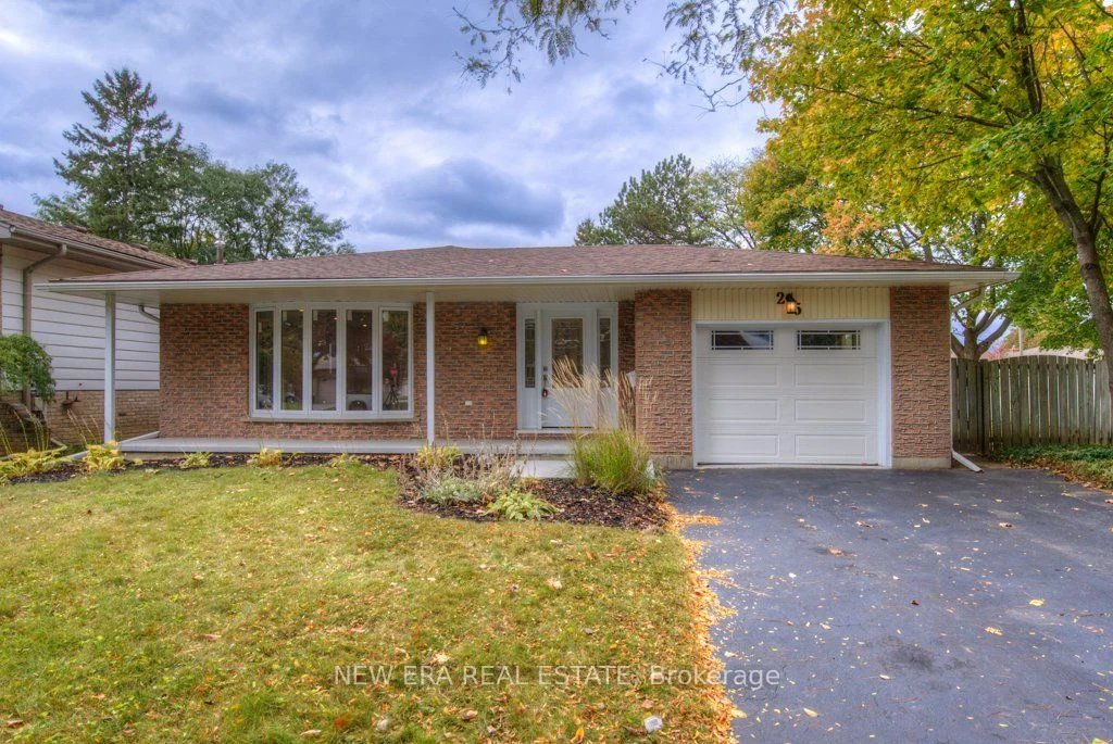 25 Penny Lane, Brantford, ON N3R 5Y5