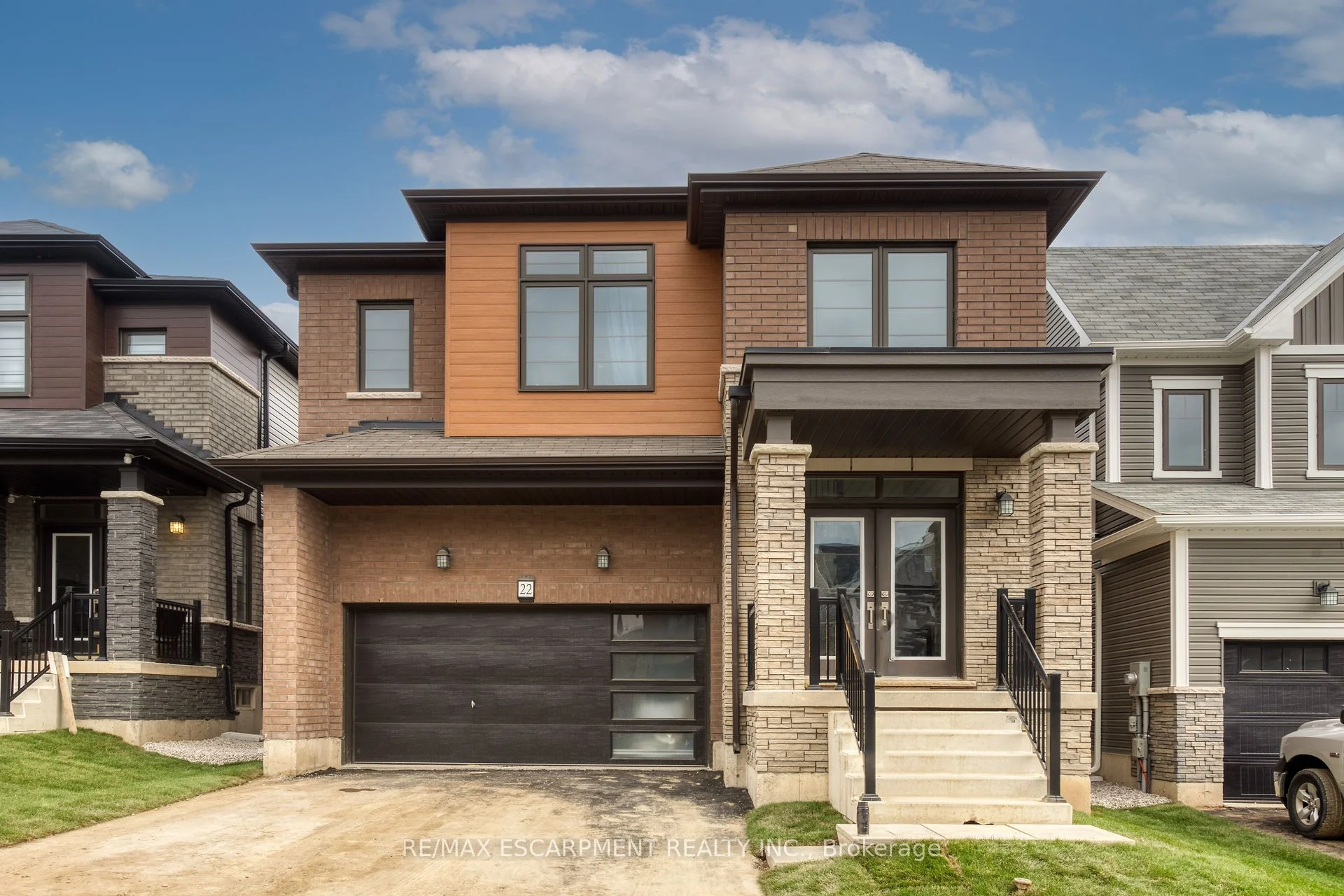 22 SANTOS Drive, Haldimand, ON N3W 0H1
