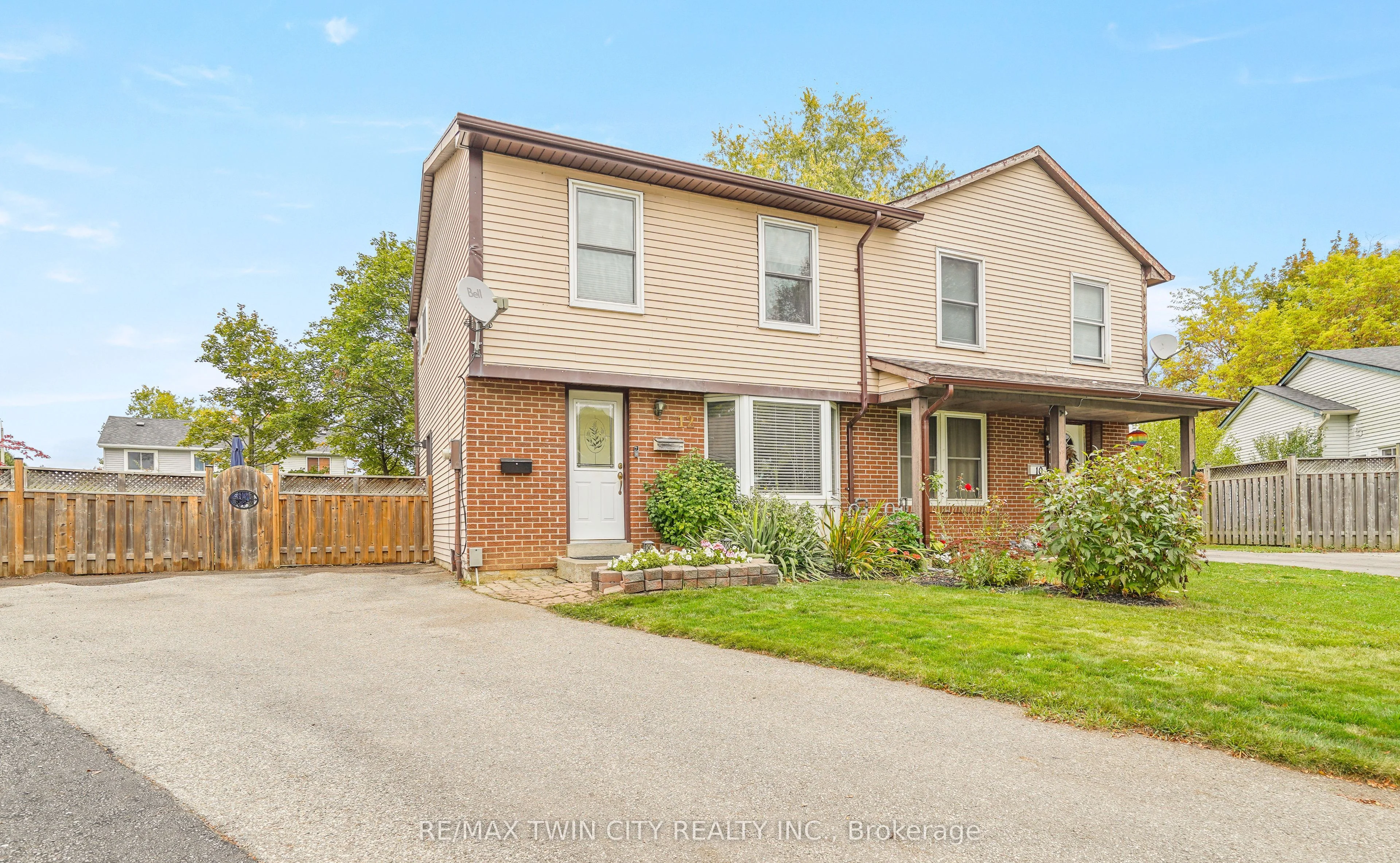 12 Fenwick Court, Brantford, ON N3P 1B1
