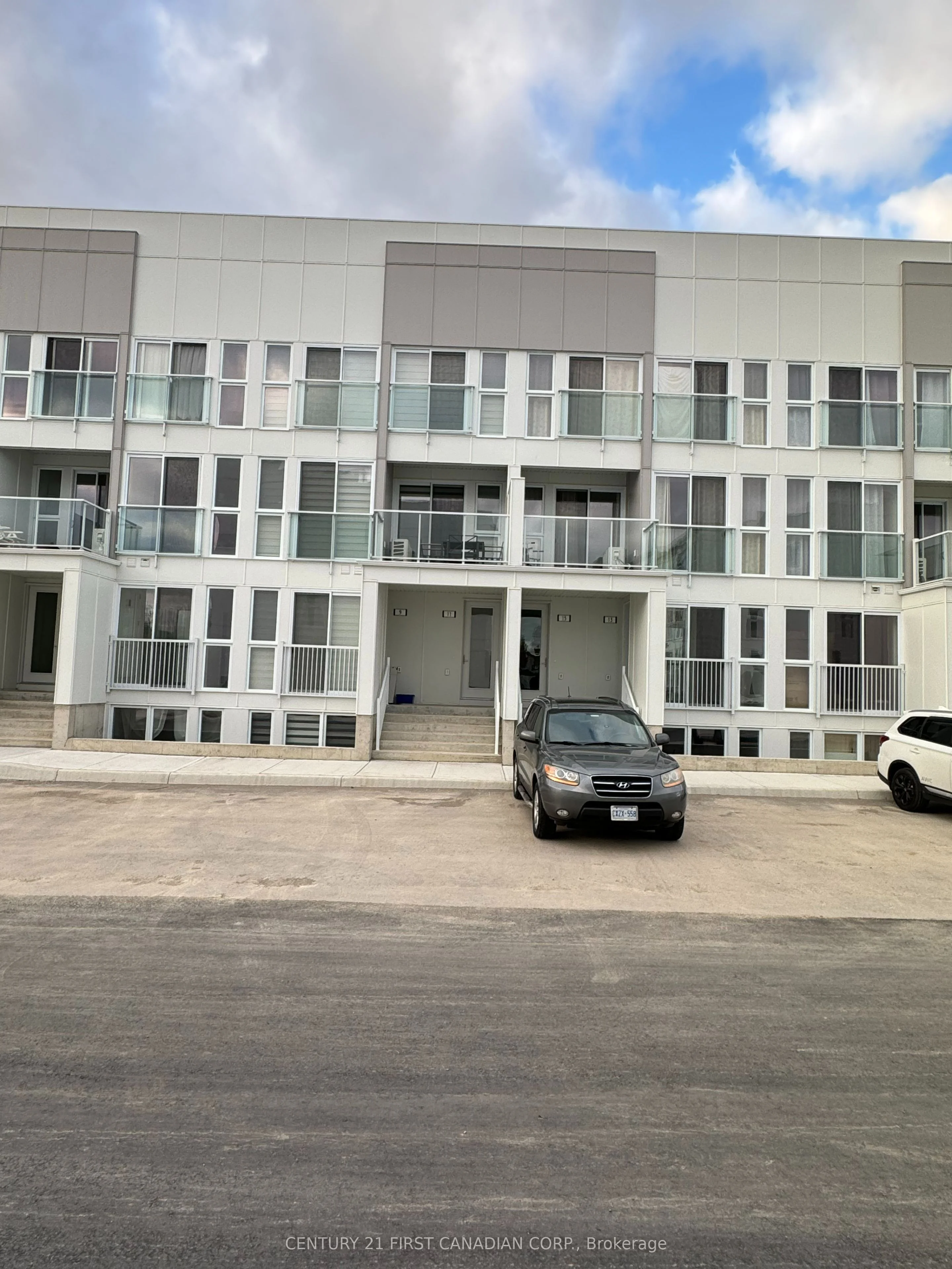 234 Edgevalley Road 11, London East, On N5v 0e3