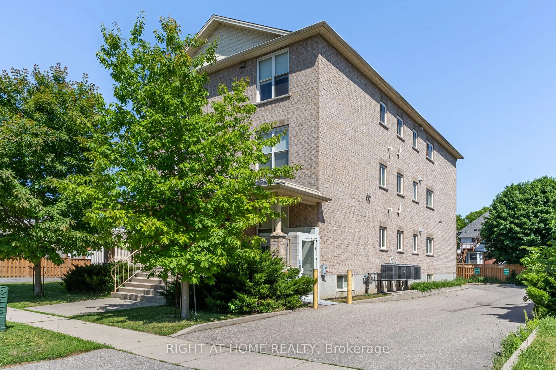 142 Nelson Street, Brantford, On N3s 4b6