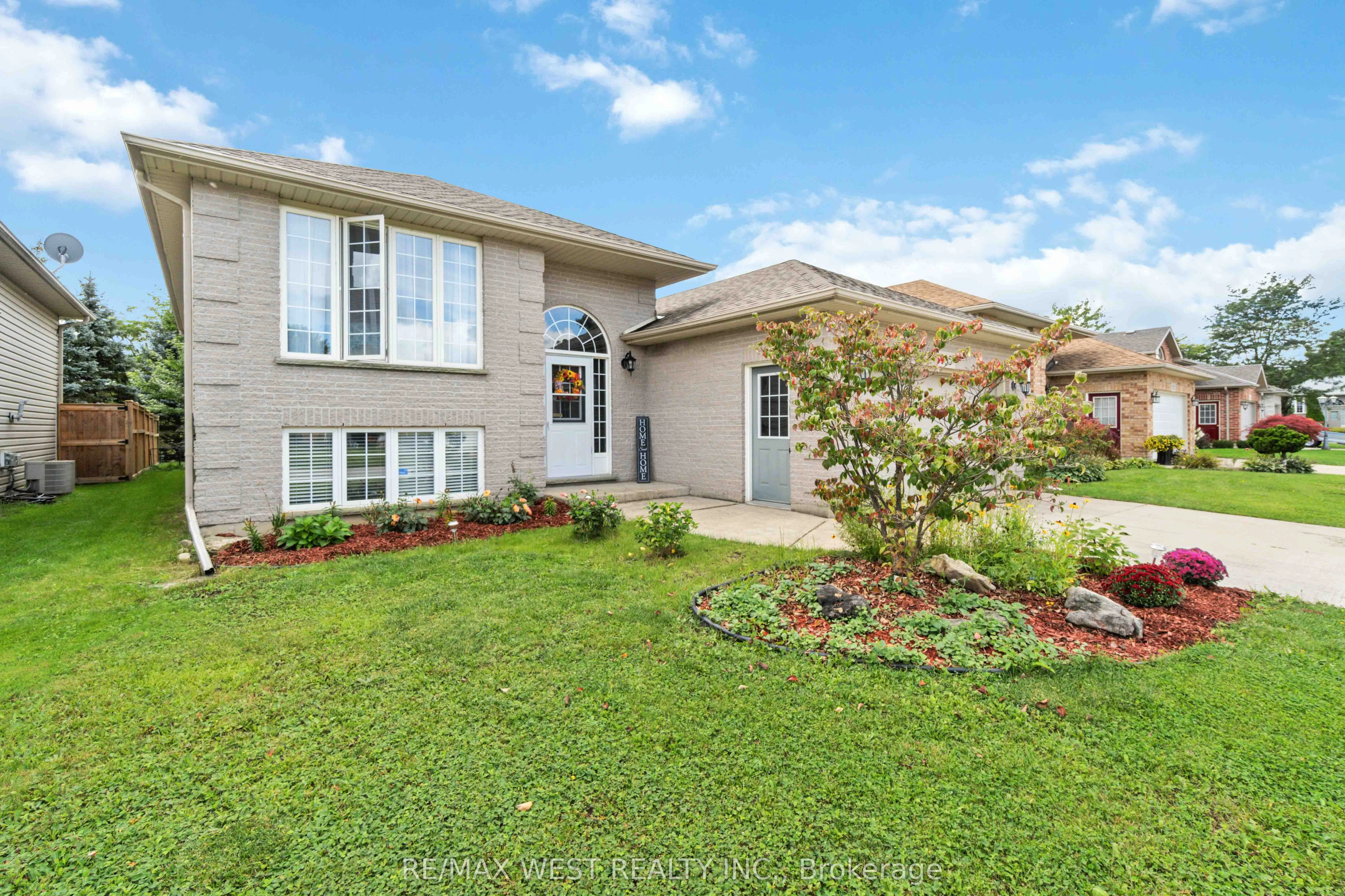 335 Parkside Drive, Petrolia, On N0n 1r0