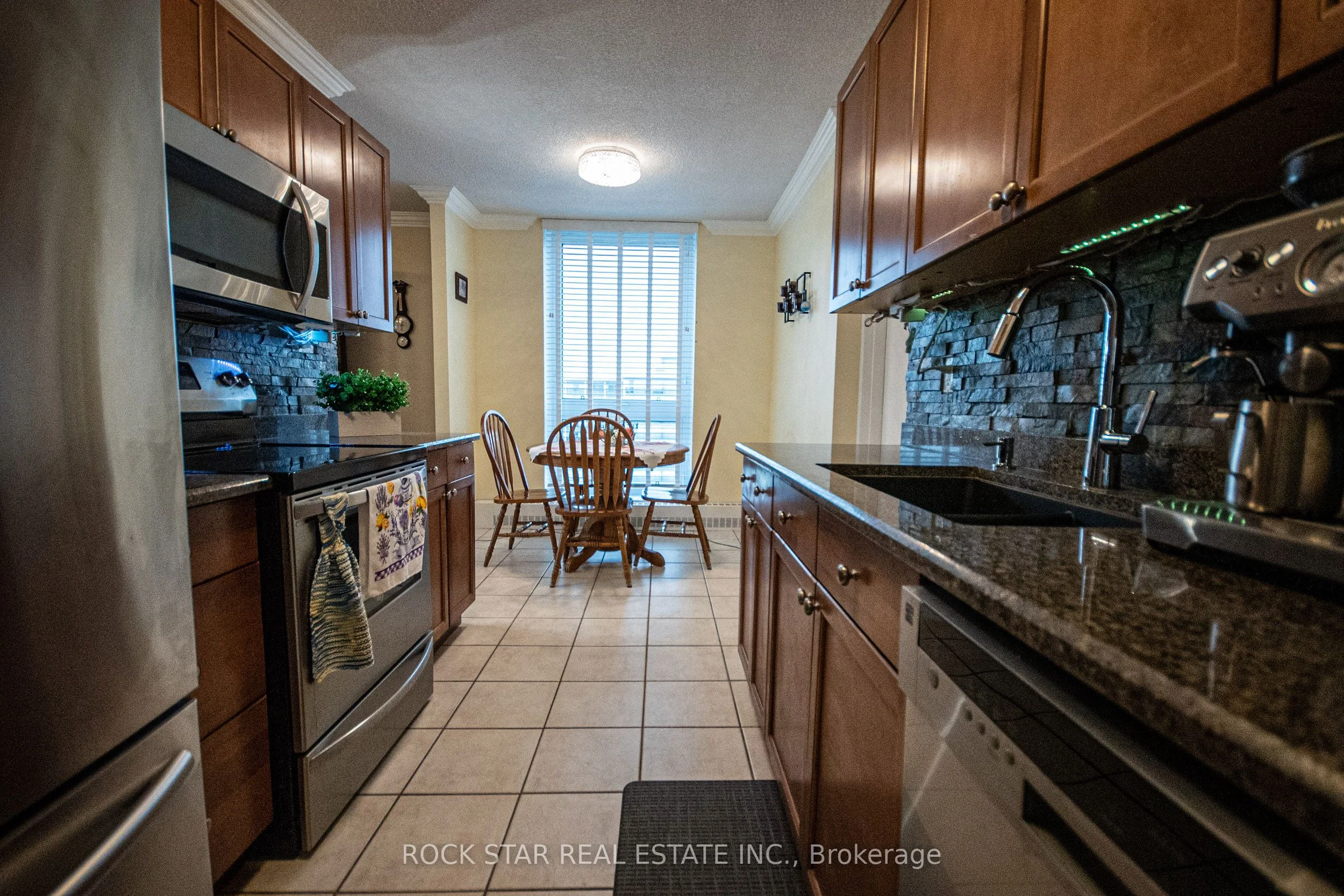 19 Woodlawn Road E 606, Guelph, On N1h 7b1