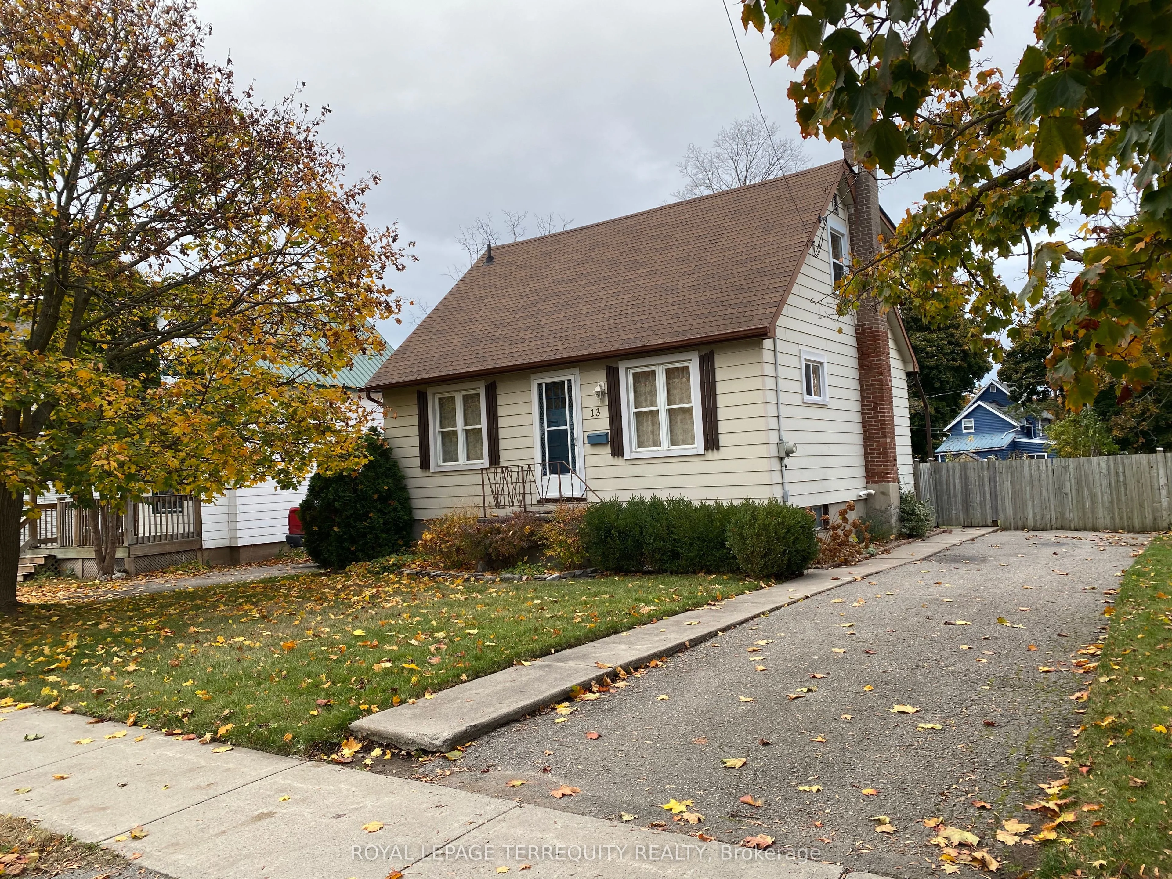 13 Howard Street, Belleville, ON K8P 3T1