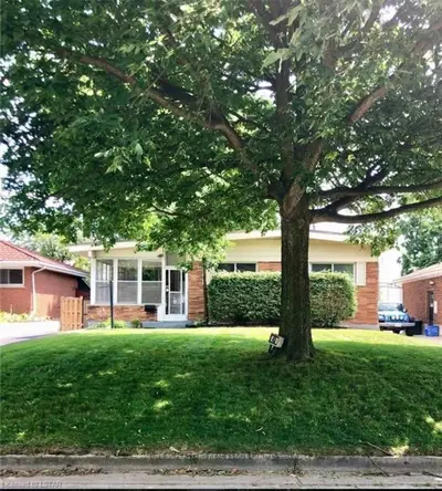 45 IRVING Place S, London East, ON N5V 2H6