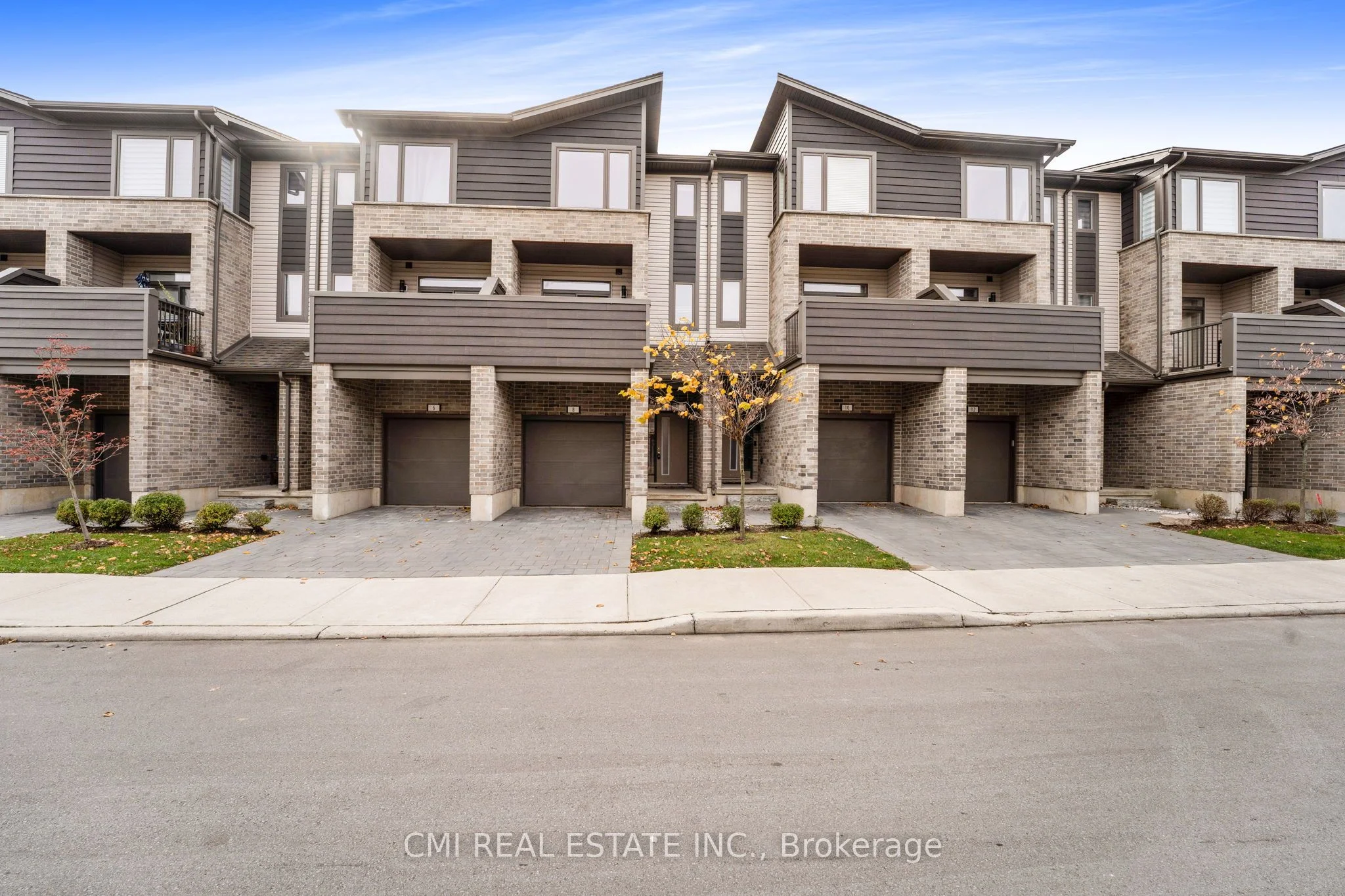 2070 Meadowgate Boulevard 8, London South, ON N6M 1K1