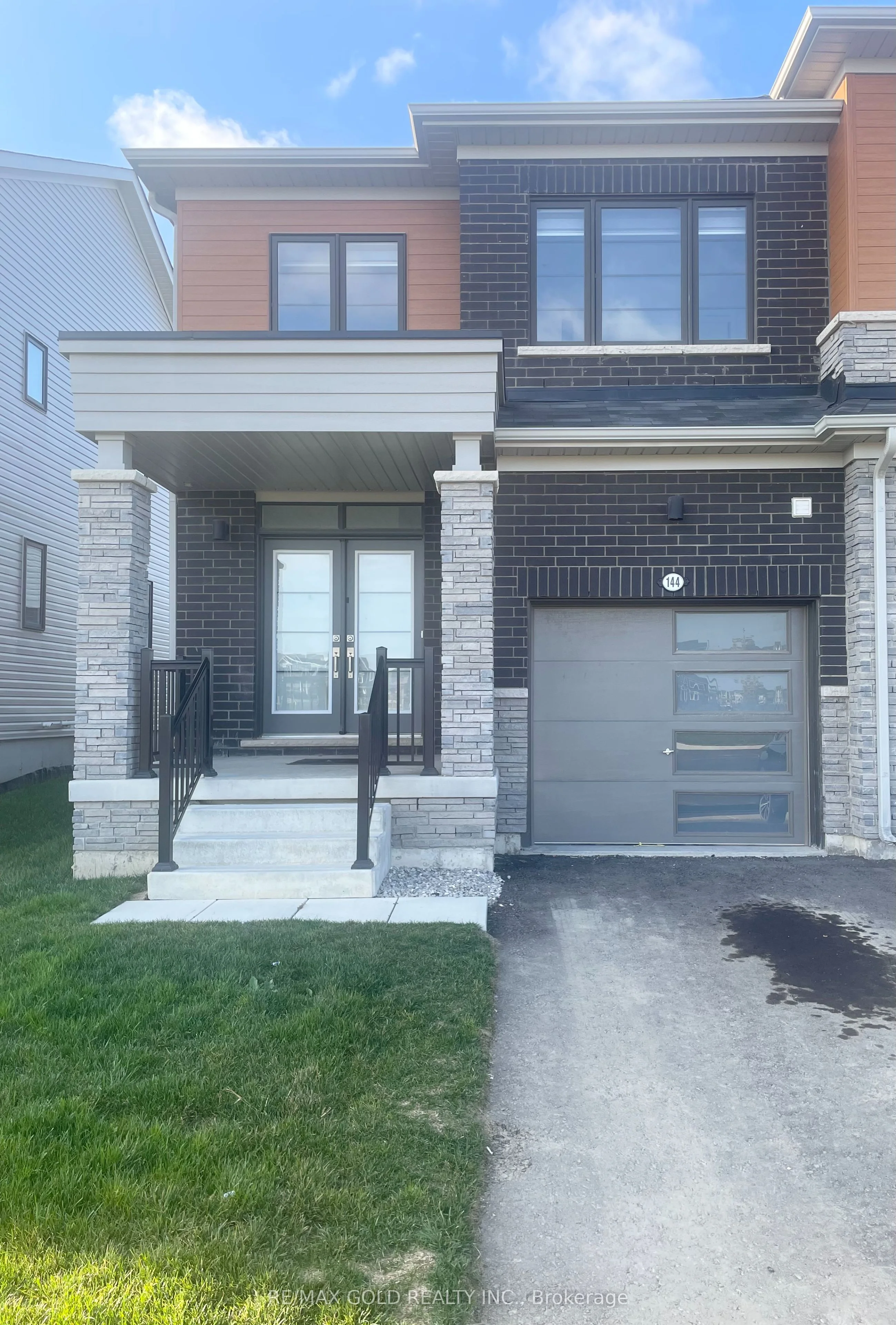 144 Whithorn Crescent, Haldimand, ON N3W 0G4