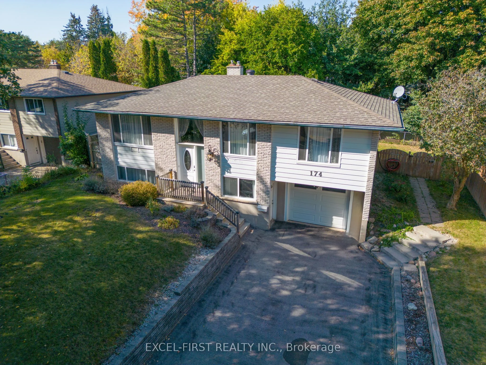 174 Woodville Place, Waterloo, ON N2L 4W9