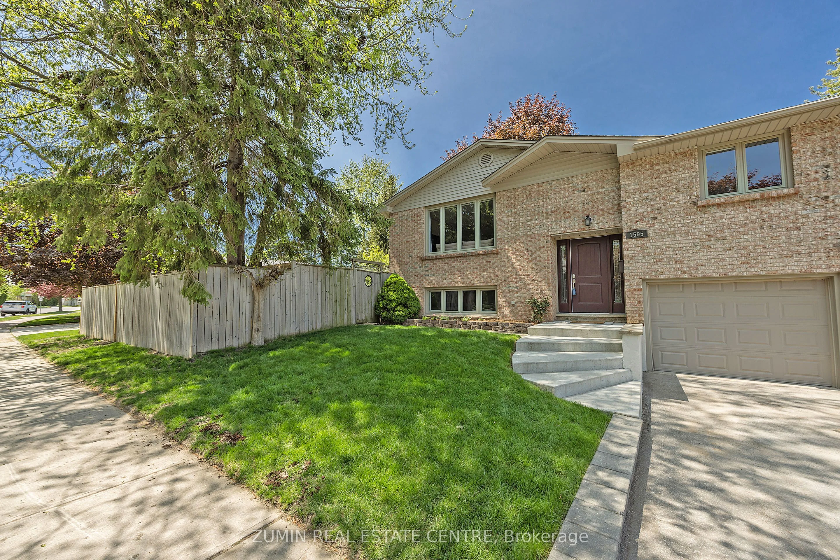 1595 Aldersbrook Road, London North, On N6g 2z1