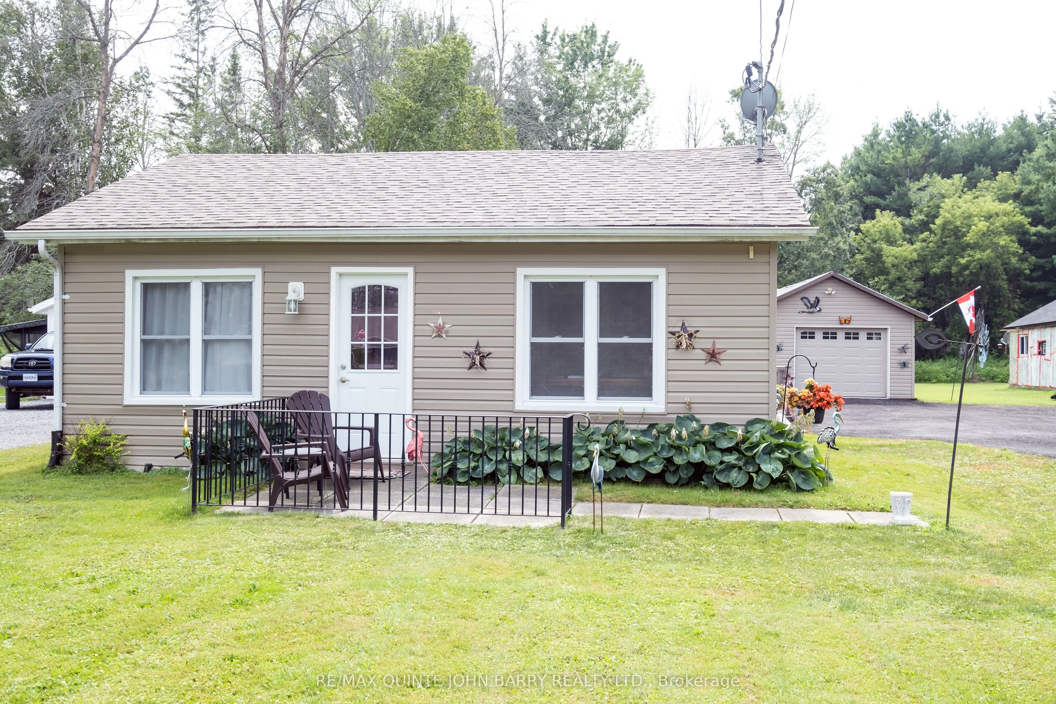 21573b Loyalist Parkway, Prince Edward County, On K0k 1l0