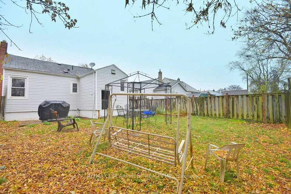 39 Plymouth Avenue, St. Catharines, ON L2R 2X8