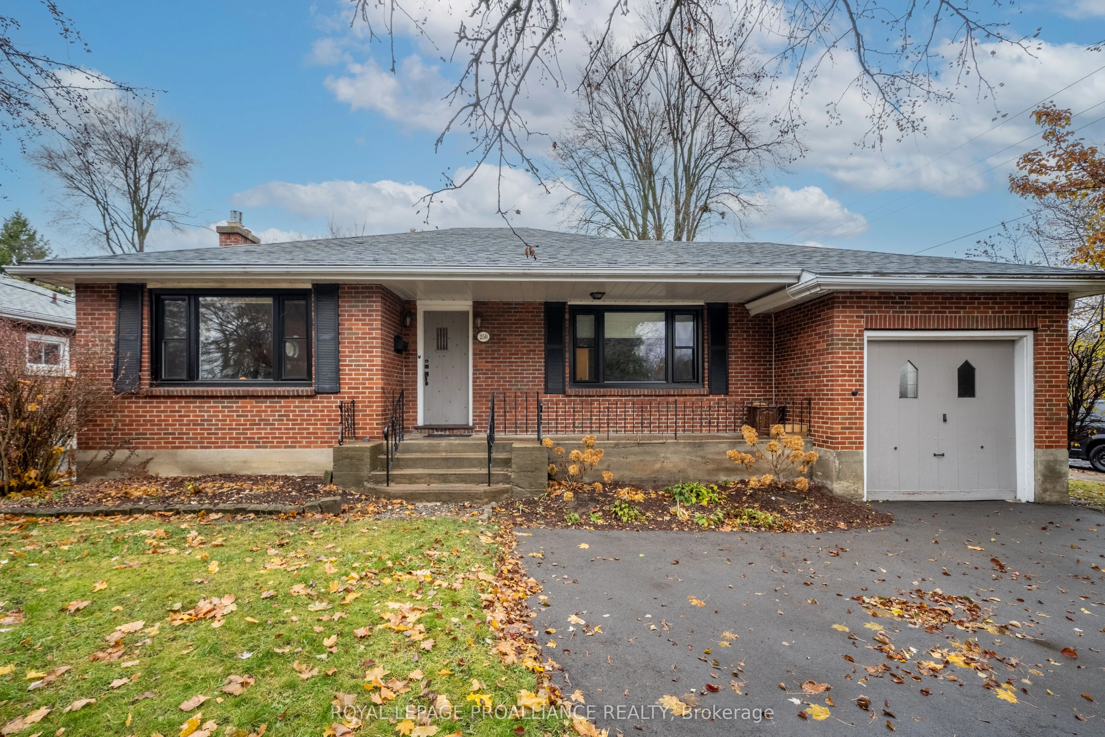 250 Victoria Avenue, Belleville, On K8n 2c5