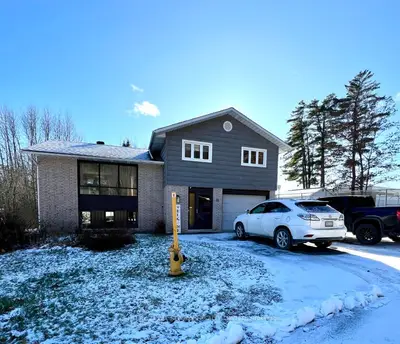 15 Easton Avenue, Bancroft, ON K0L 1C0