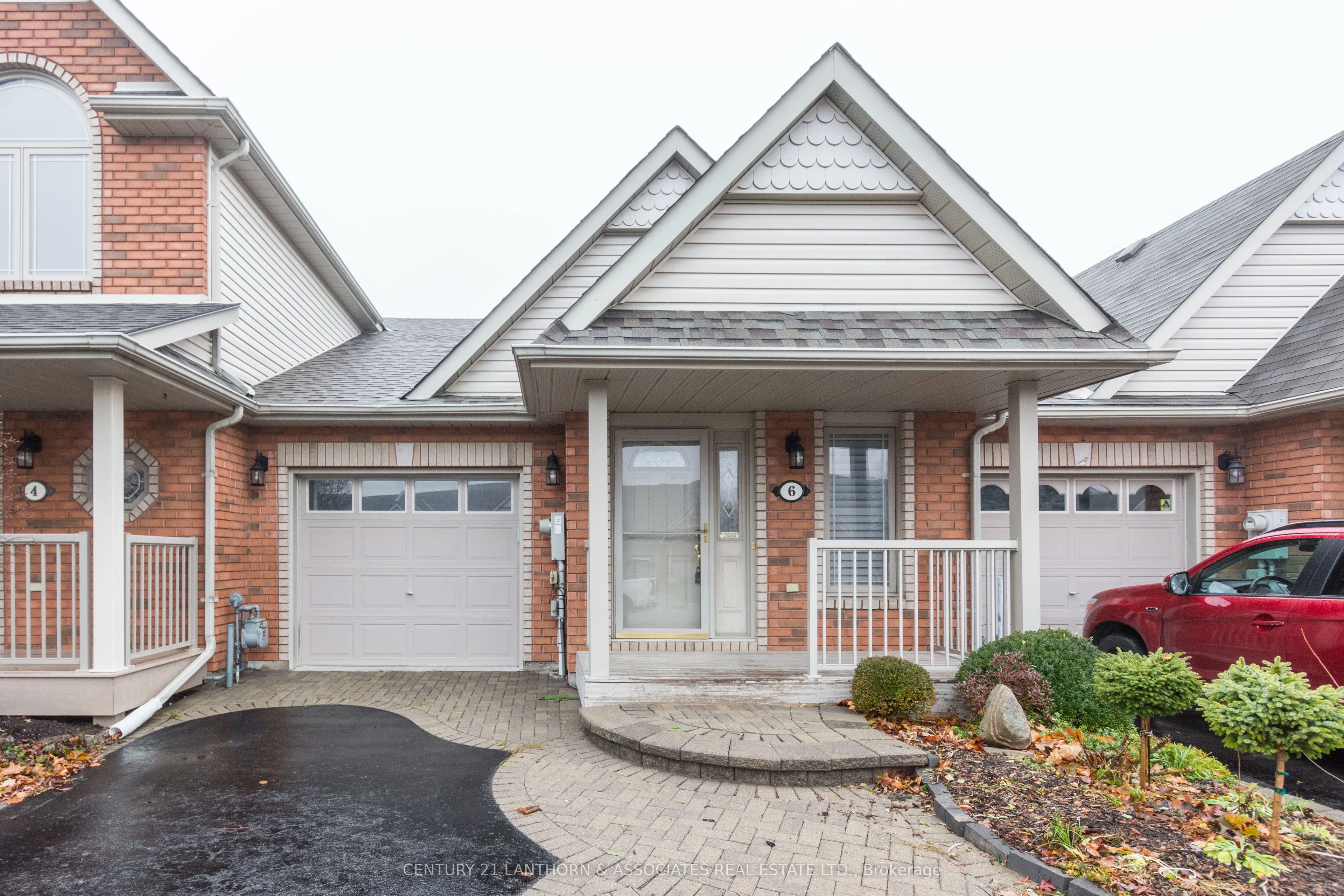 6 Hawthorn Street, Belleville, ON K8P 5M5