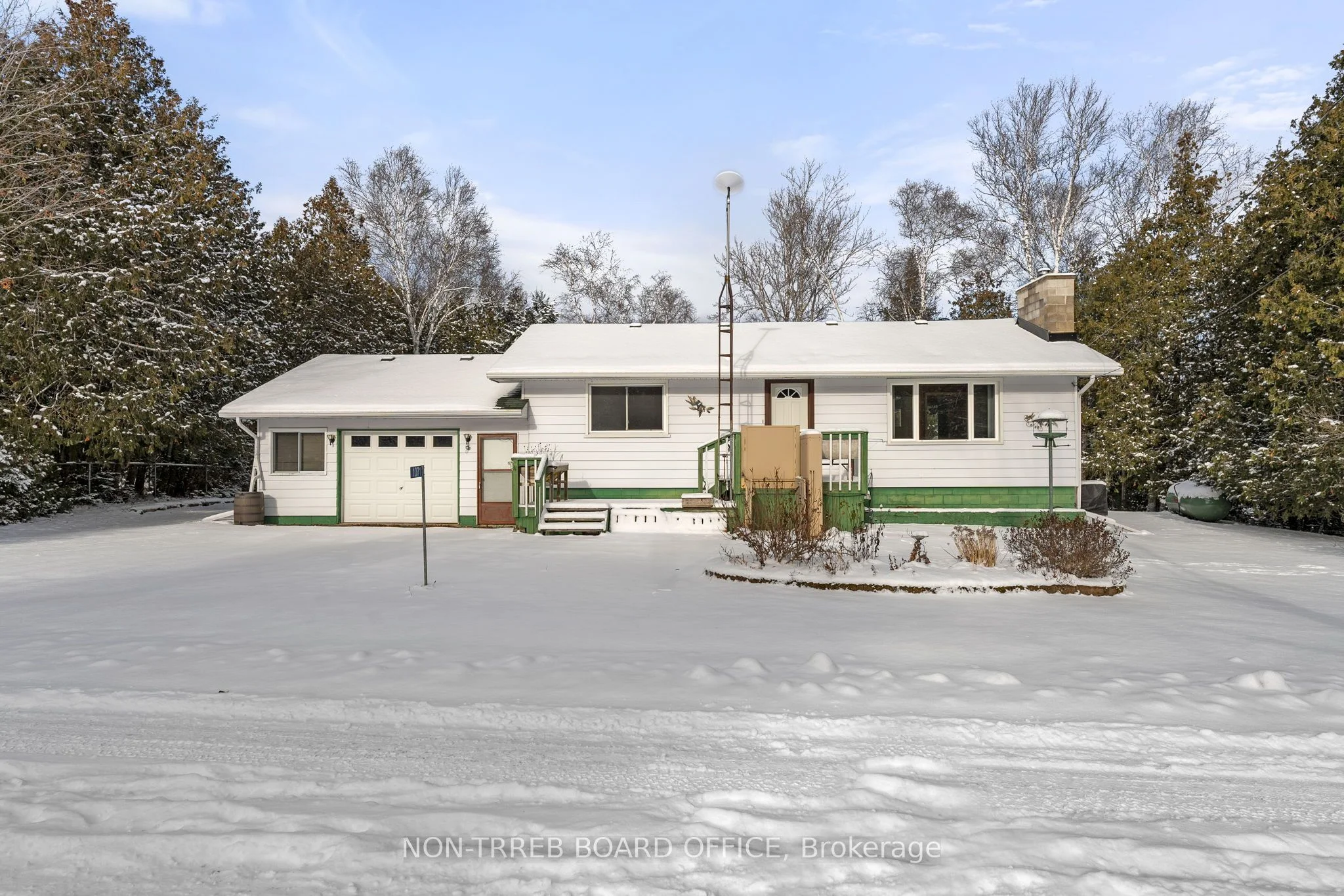 1071 LAGOON Road, Highlands East, ON K0L 1C0